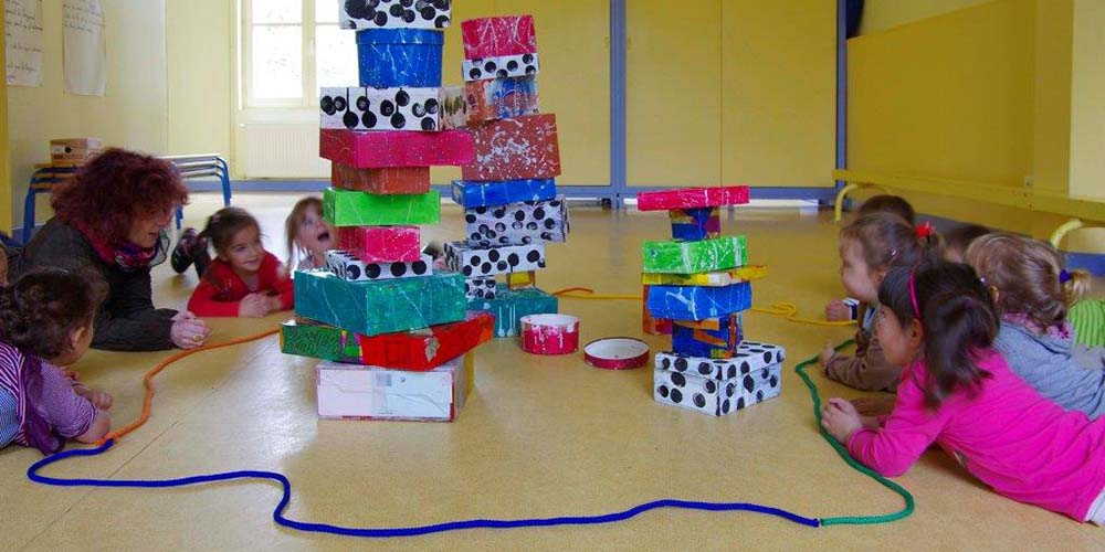 Atelier encadré par Anne-Laure Boyer, artiste en résidence, avec des élèves de l’école primaire de Ribérac - « Résidences de l’Art en Dordogne » / Centre culturel de Ribérac - 2014